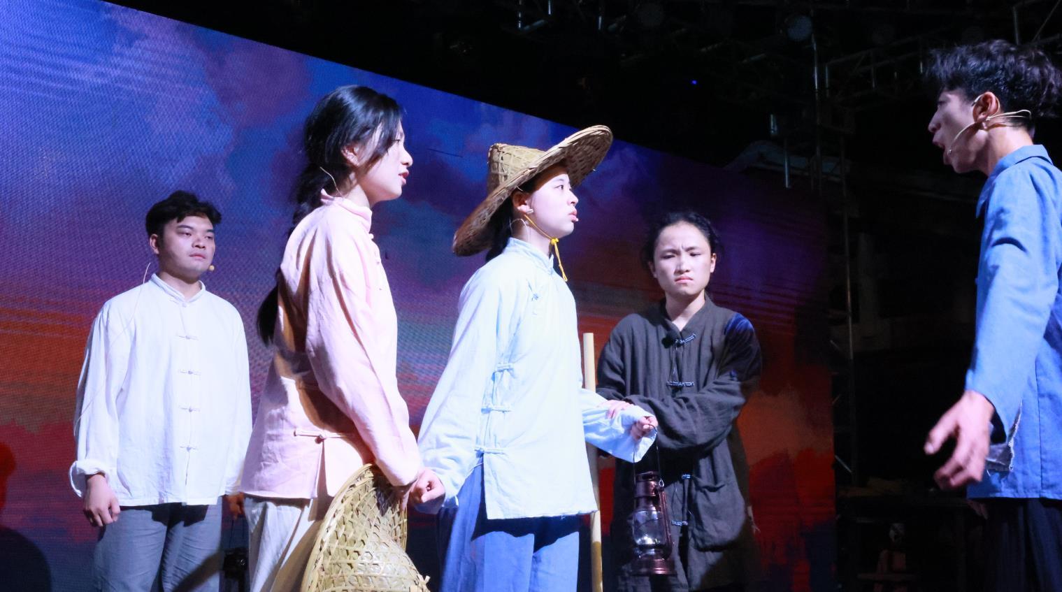 话剧《谷公护木》精彩上演（王琳雅 摄）
