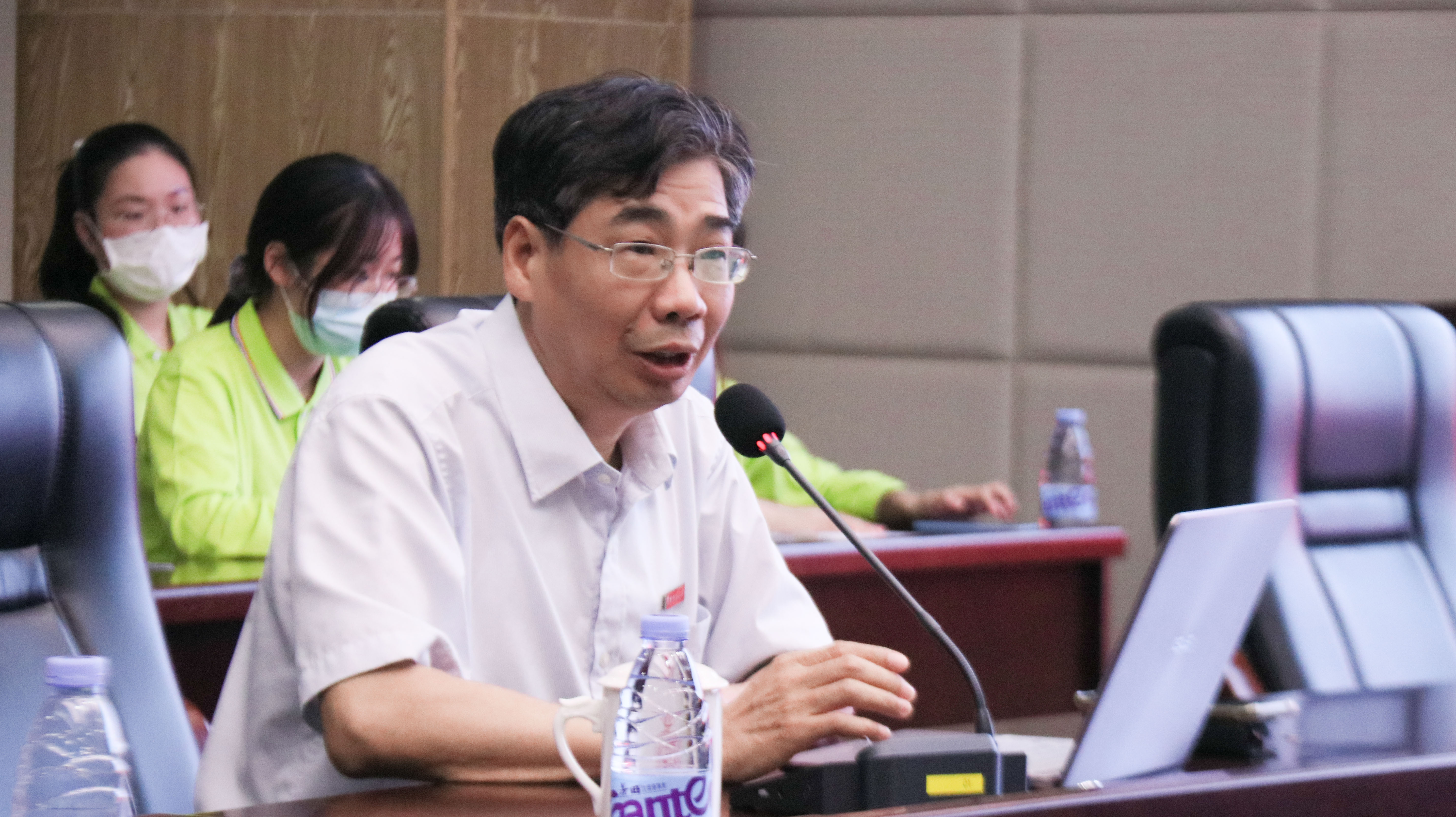 马克思主义学院院长陈再生作专题讲座